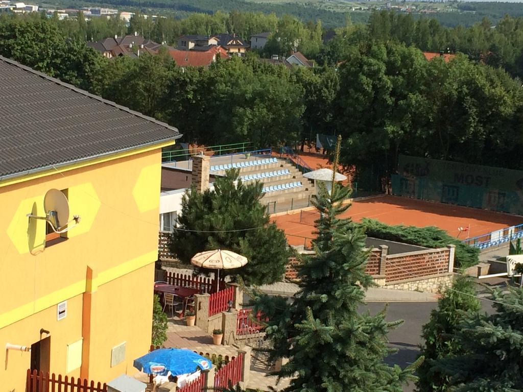 Hotel Pohadka Most Exterior photo